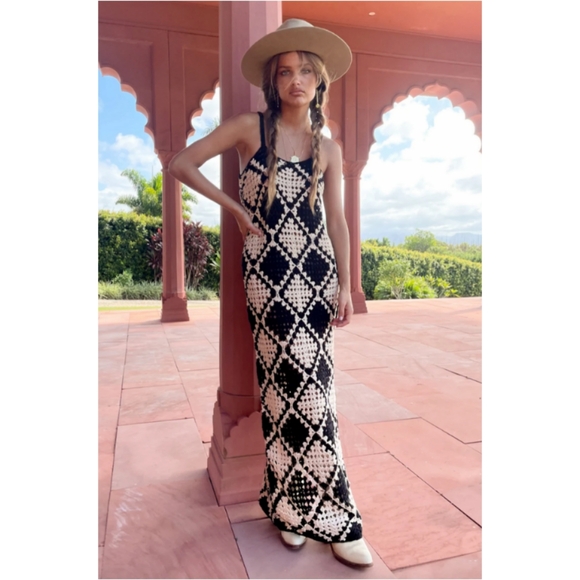 Verge Girl Dresses & Skirts - Verge Girl The Joni Crochet Maxi Dress Nwt